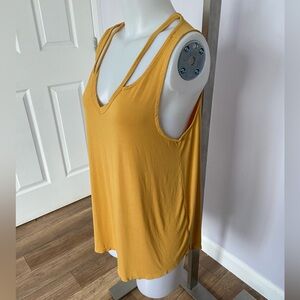 Yellow camisole with "double" strap effect ⚠️